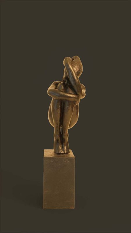Girl -sculpture by Tom Cleveland